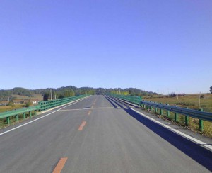 南宁高速公路护栏板施工案例
